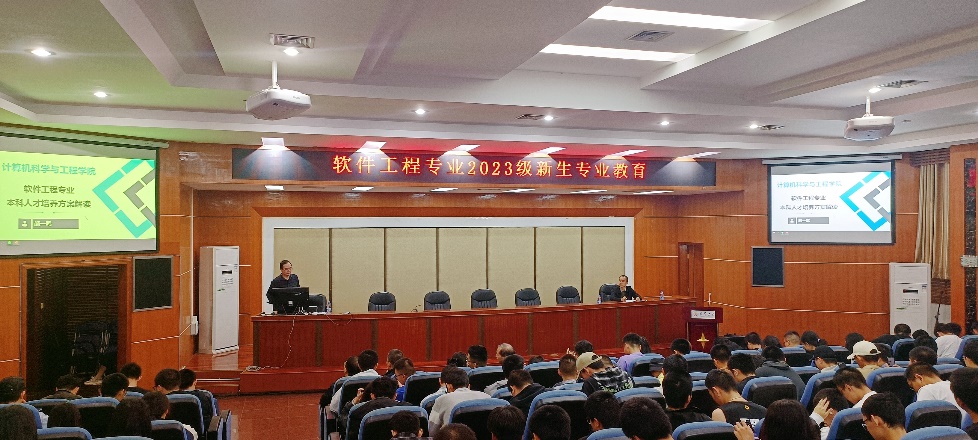 会议室里的人们描述已自动生成 会议室里的人们描述已自动生成